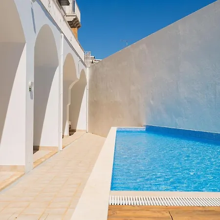 Away From Apartamento *