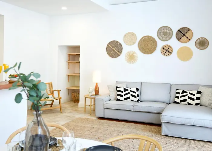 Away From Apartamento