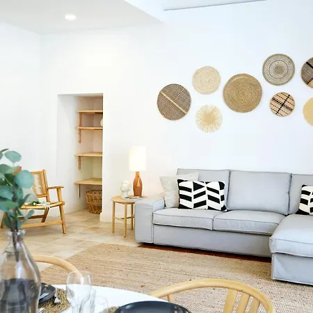 Away From Apartamento